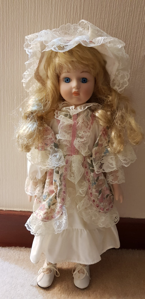 SARAH (COUNTRY COLLECTION) PORCELAIN DOLL WITH BOX