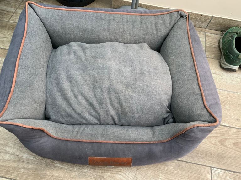 George Barclay medium dog bed