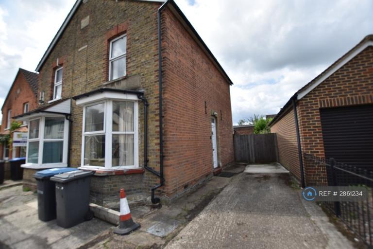 3 bedroom house in Blays Lane, Egham, TW20 (3 bed) (#2861234)