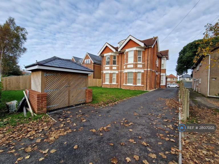 Studio flat in Southbourne Road, Bournemouth, BH6 (#2807002)