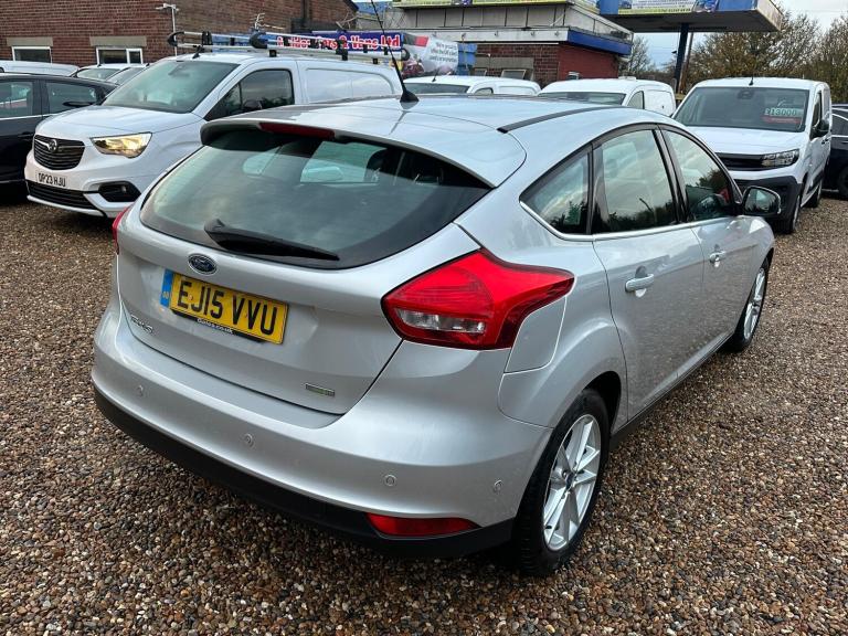 2015 Ford Focus 1.0T EcoBoost Zetec Euro 6 (s/s) 5dr HATCHBACK Petrol Manual