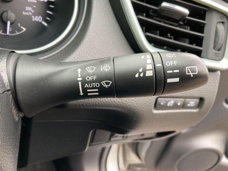 2019 Nissan Qashqai 1.3 DiG-T N-Connecta 5dr HATCHBACK PETROL Manual