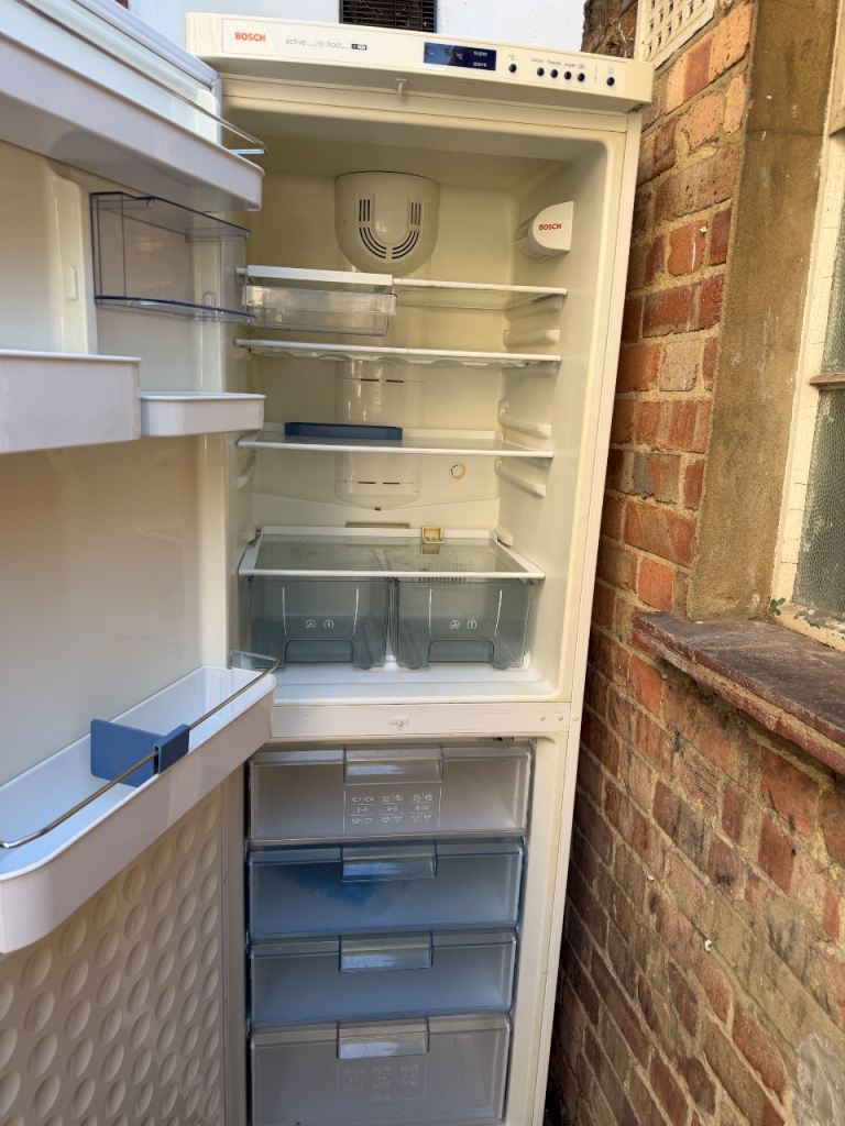 Fridge freezer 