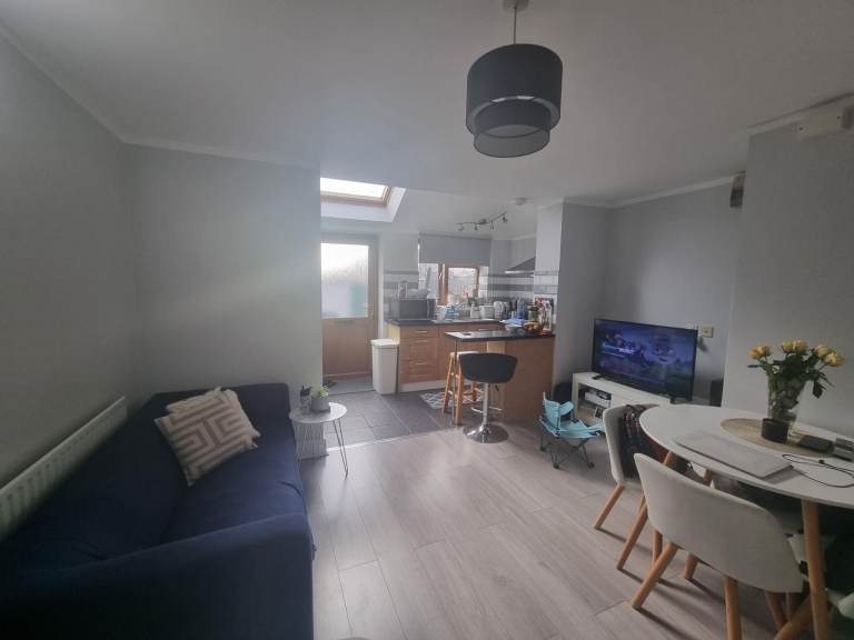 One Bedroom Flat on Swinburne Road off Donnington Bridge. £1295pcm 