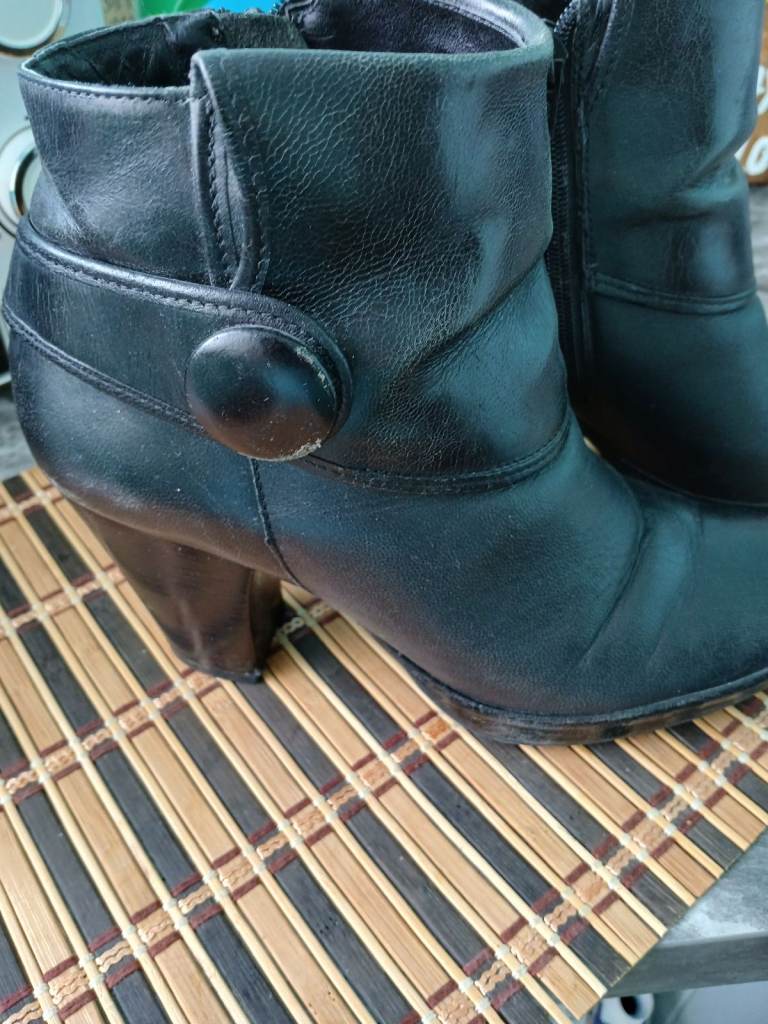 Clarks Womens Ankle Boots in Black