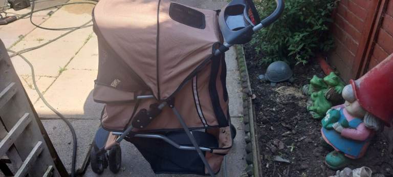 Dog stroller 