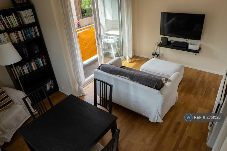 1 bedroom in Moreton House, London, SE16 (#2751023)