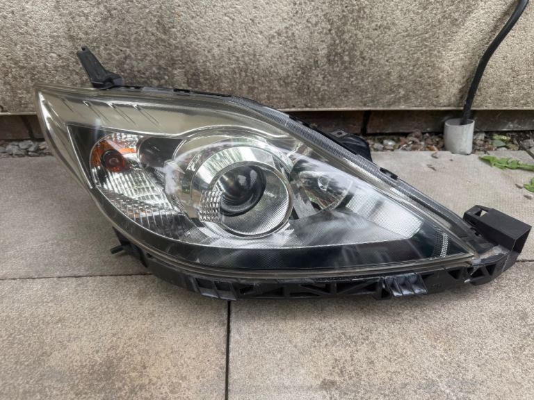 2008 MAZDA 5 Headlight Xenon Right Driver Side