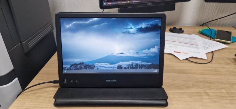 Toshiba mobile laptop monitor
