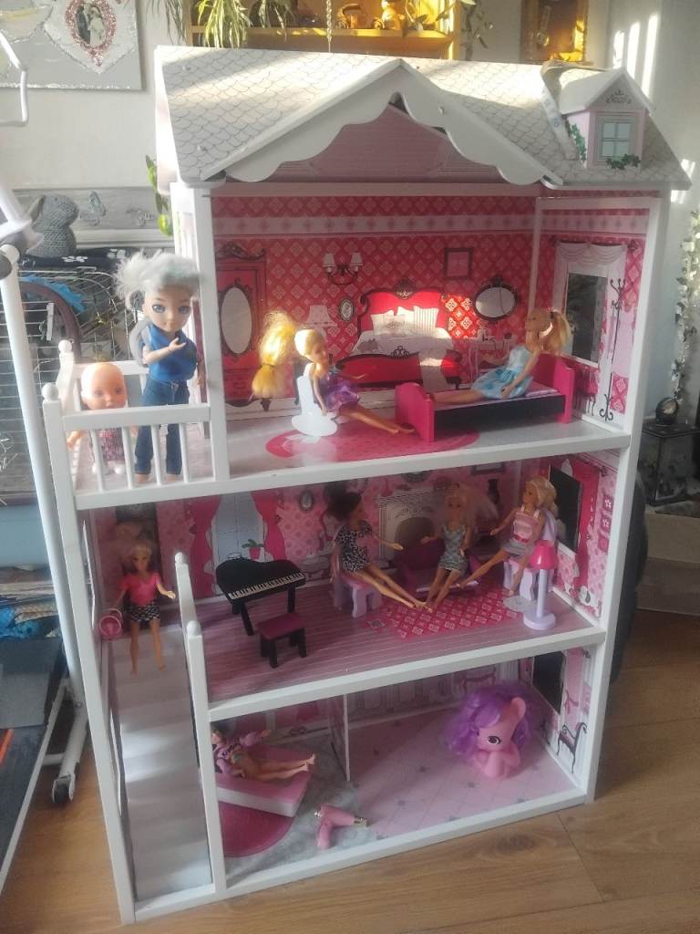 Large dolls house 