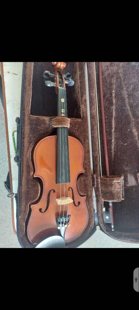 Stentor violin with accessories 