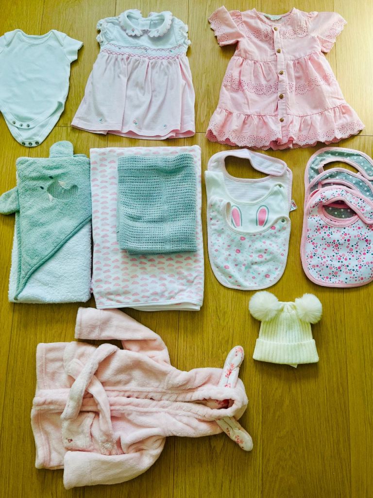 Bundle girls clothes 0-6 months