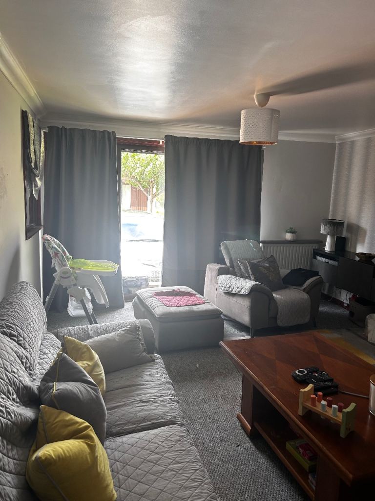 Single room in quiet house. NO BILLS
