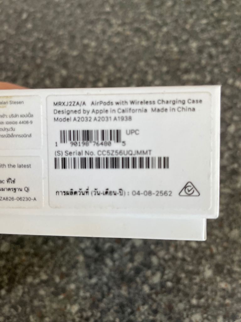 Apple AirPods 2nd generation with wireless charging case