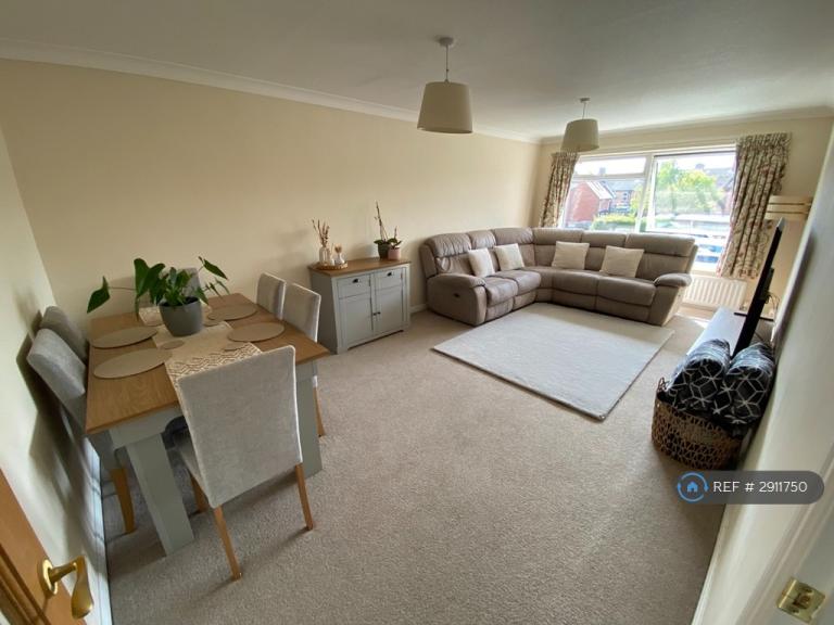 2 bedroom flat in Riversdale, Wimborne, BH21 (2 bed) (#2911750)