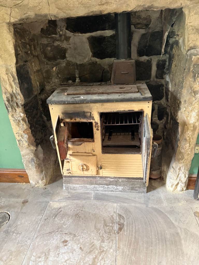 Vintage Solid Fuel Range Cooker – Cast Iron – Collection Only