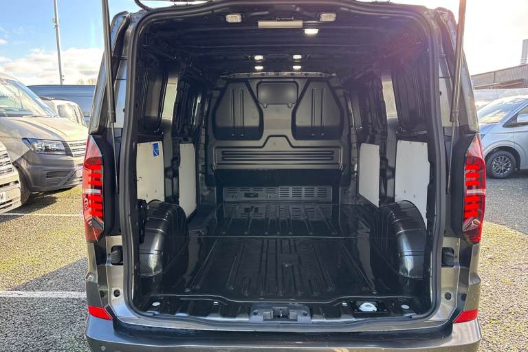 2025 Volkswagen Transporter 2.0 TDI T28 Commerce Pro FWD SWB Euro 6 (s/s) 5dr Van DIESEL Manual