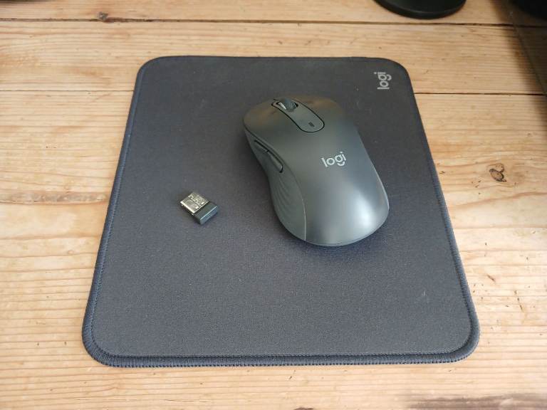 Logitech M650 L mouse and mousepad