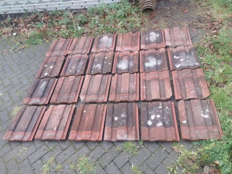image for 40 Reclaimed Redland Renown Concrete Interlocking Red Roof Tiles (Chipped/damage)