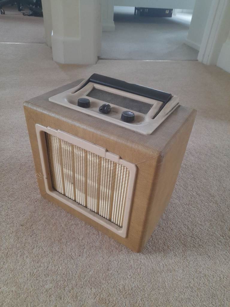 Vintage EverReady Radio
