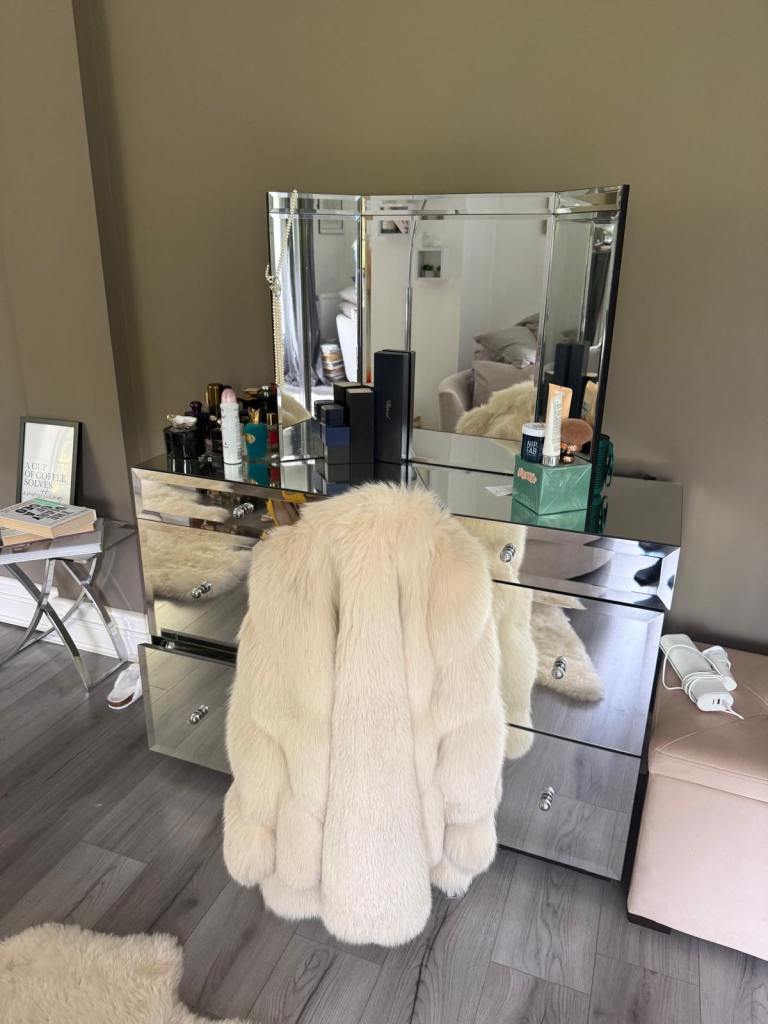 Mirrored dressing table and mirror 