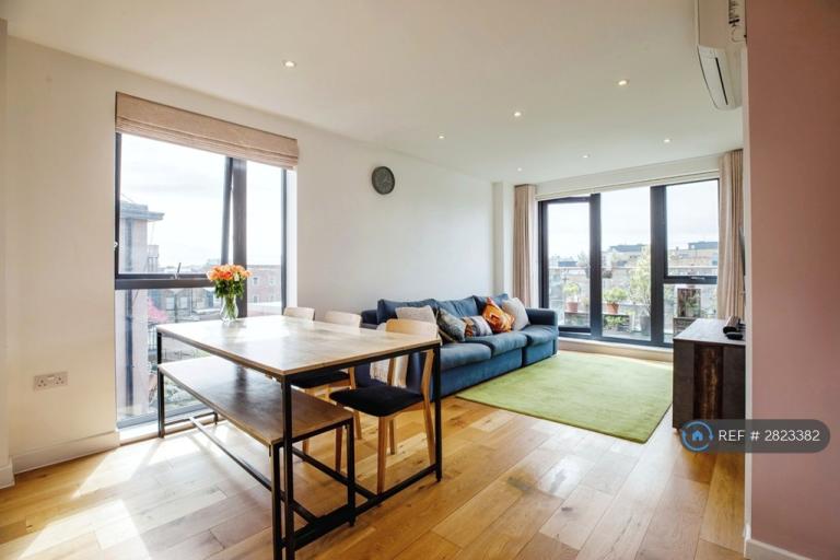 2 bedroom flat in Waleorde Road, London, SE17 (2 bed) (#2823382)