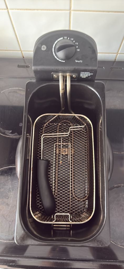 Deep Fryer with Basket – Good Condition
