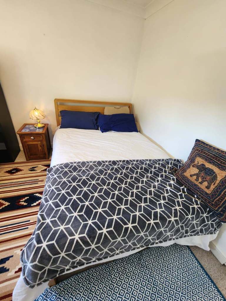 Room to rent in Farnborough, suit professionals