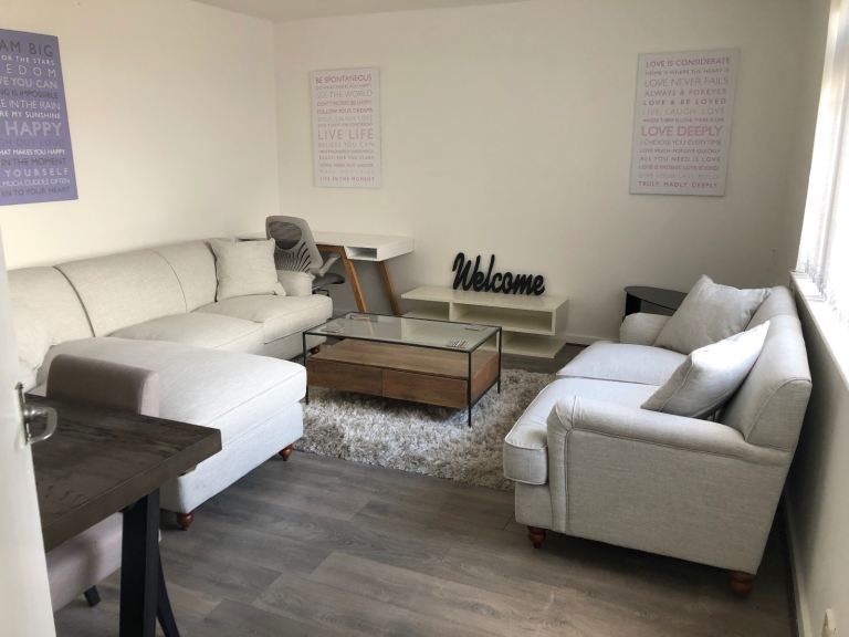 Immediately available close to QMC, University and Fernwood school.