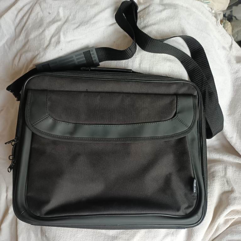 New Targus Messenger laptop bag 