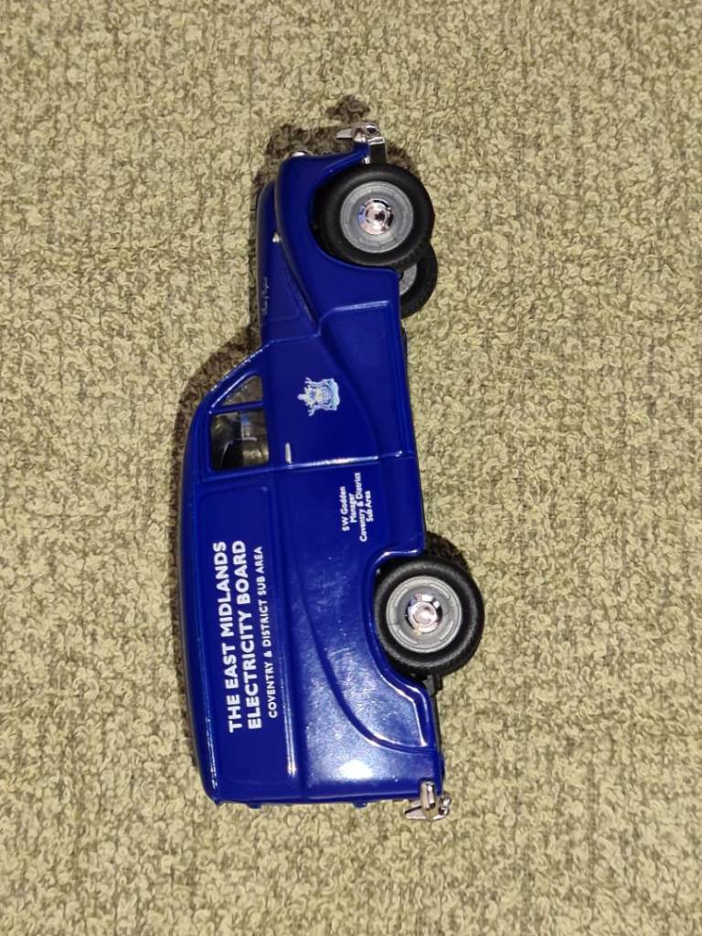 Lovely die-cast model of a Vanguards van, branded East Midlands Electricity Service.