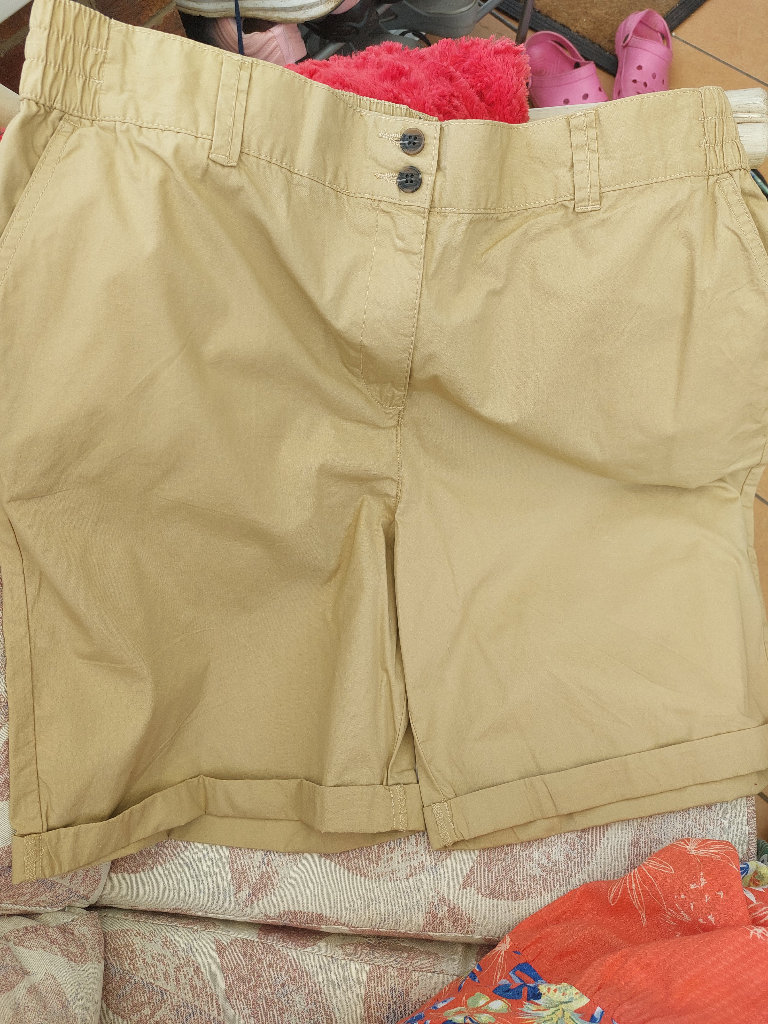 Cotton shorts size 18