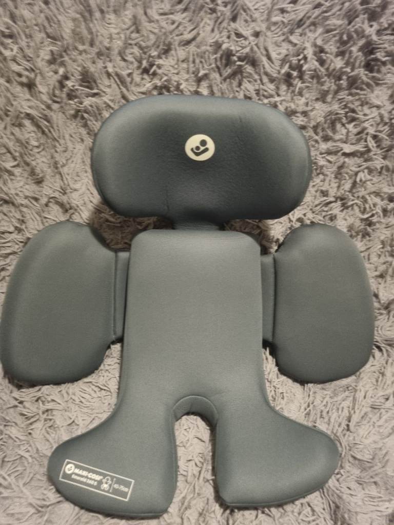 Maxi Cosi Emerald  360 S  Car Seat Newborn Insert ( Brand new unused)
