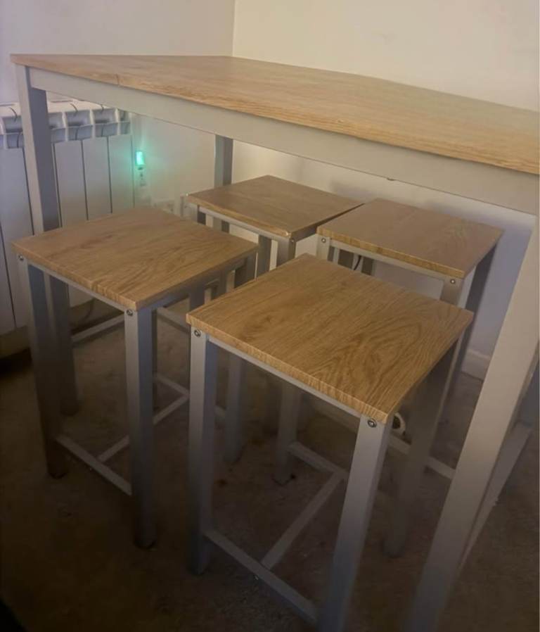 Bar Table with 4 Stools/ dining table chairs 