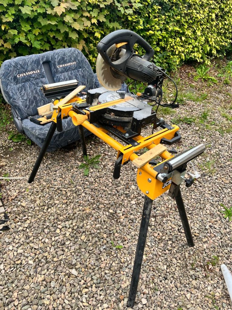JCB Sliding Mitre Saw with Stand – £100