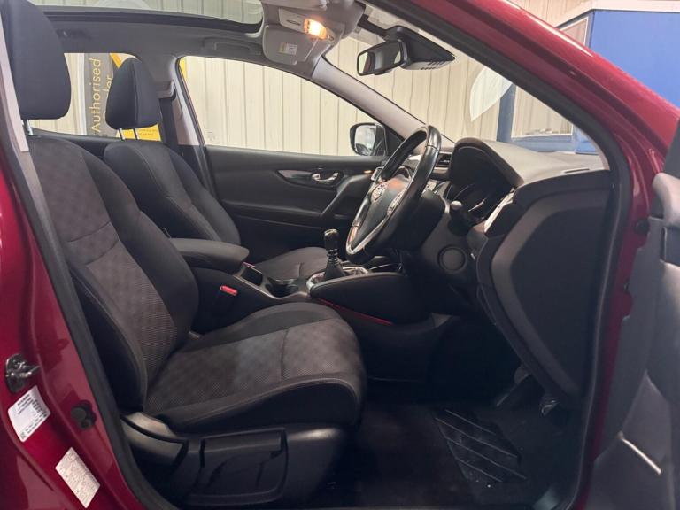 2015 Nissan Qashqai 1.2 DIG-T n-tec+ 2WD Euro 5 (s/s) 5dr HATCHBACK Petrol Manual