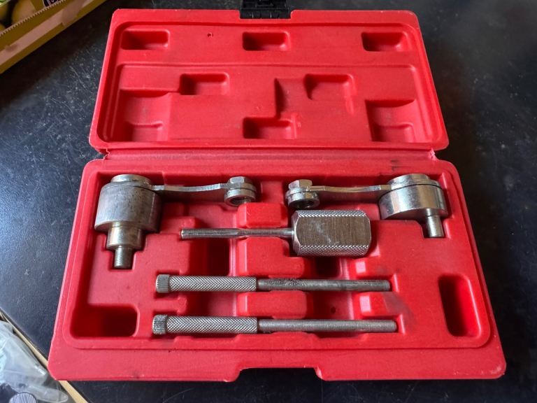 Mitsubishi cam timing lock tool