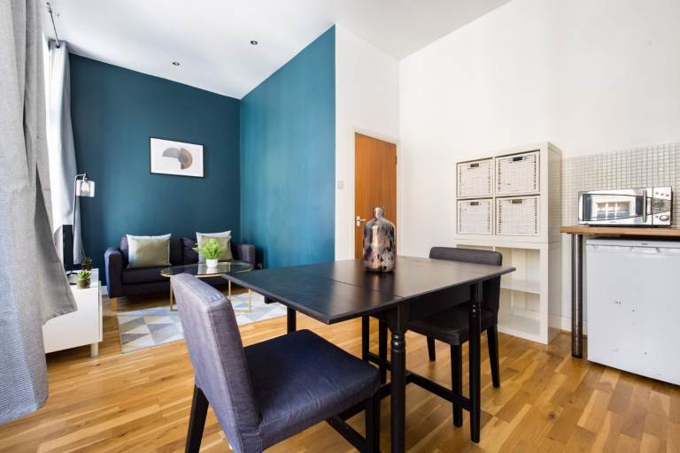 🏙️ MODERN 1-BED W/ LIFT | LONG-TERM | COMPANY LETS WELCOME – BARBICAN EC1Y
