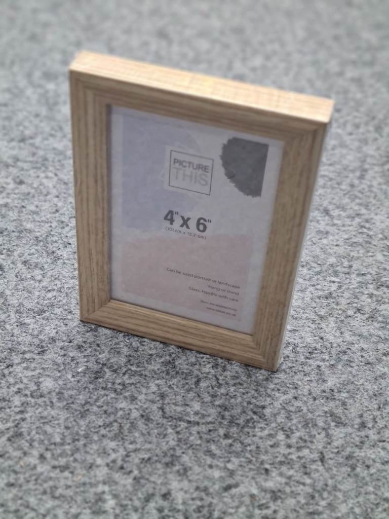 Wooden Picture Frame 4x6 – Hang or Stand