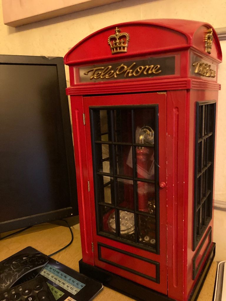 Novelty working telephone