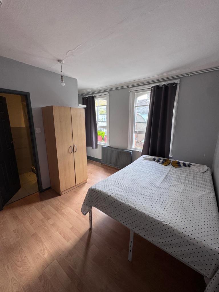 ✨✨ SEVEN SISTERS – Ferndale Road, N15 6UG £1100 | Double En-suite Room | Available Now