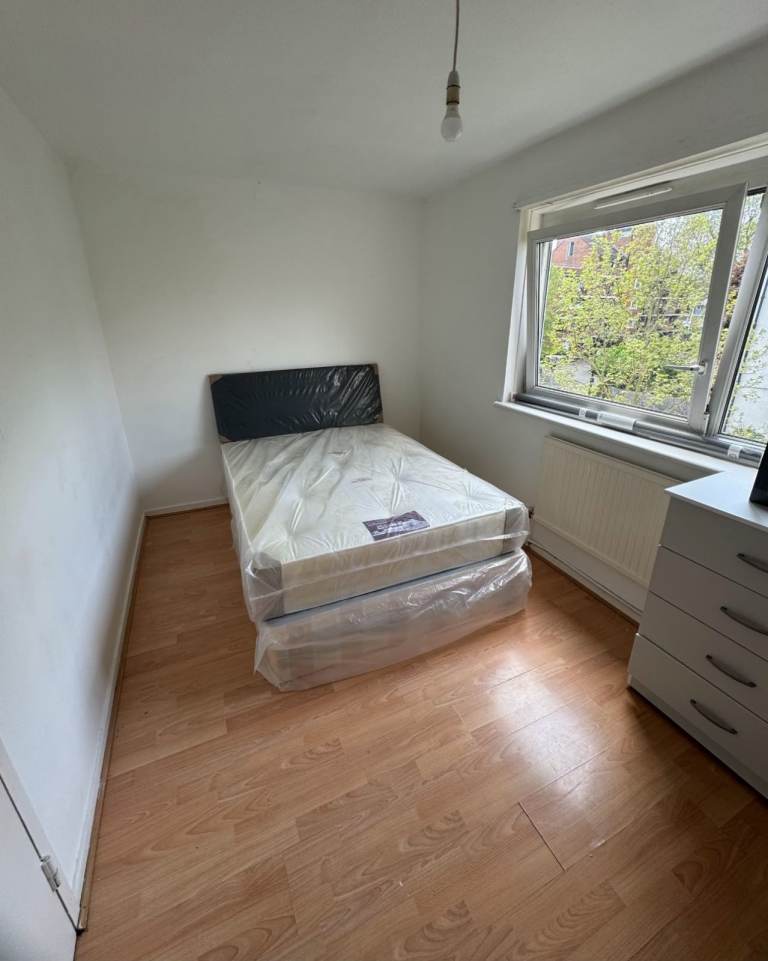 🏠 Double Room | In Bow E3 3BY | Bills Included | Available Now 🤍