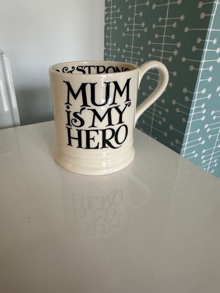 A Brand New Discontinued EMMA BRIDGEWATER Black Toast & Marmalade "MUM IS MY HERO" 1/2 Pint Mug