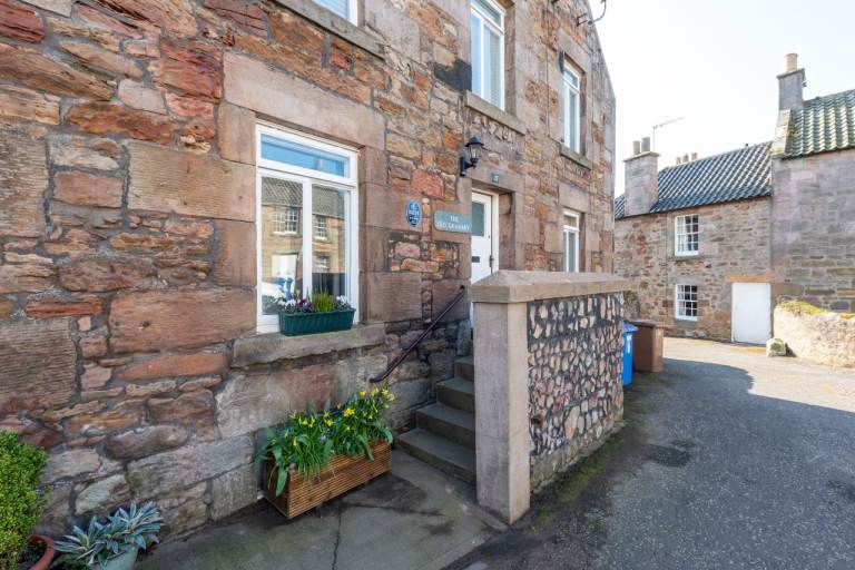 Crail, Two-Bedroom Holiday Apartment to Let
