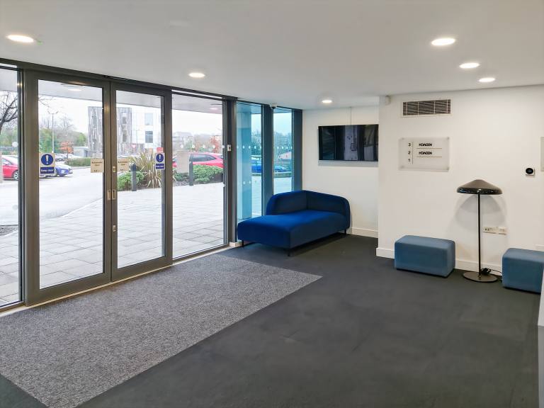 Maidstone - ME14 3EN \ Office for Rent with Flexible Move-In Options 3 Workstations