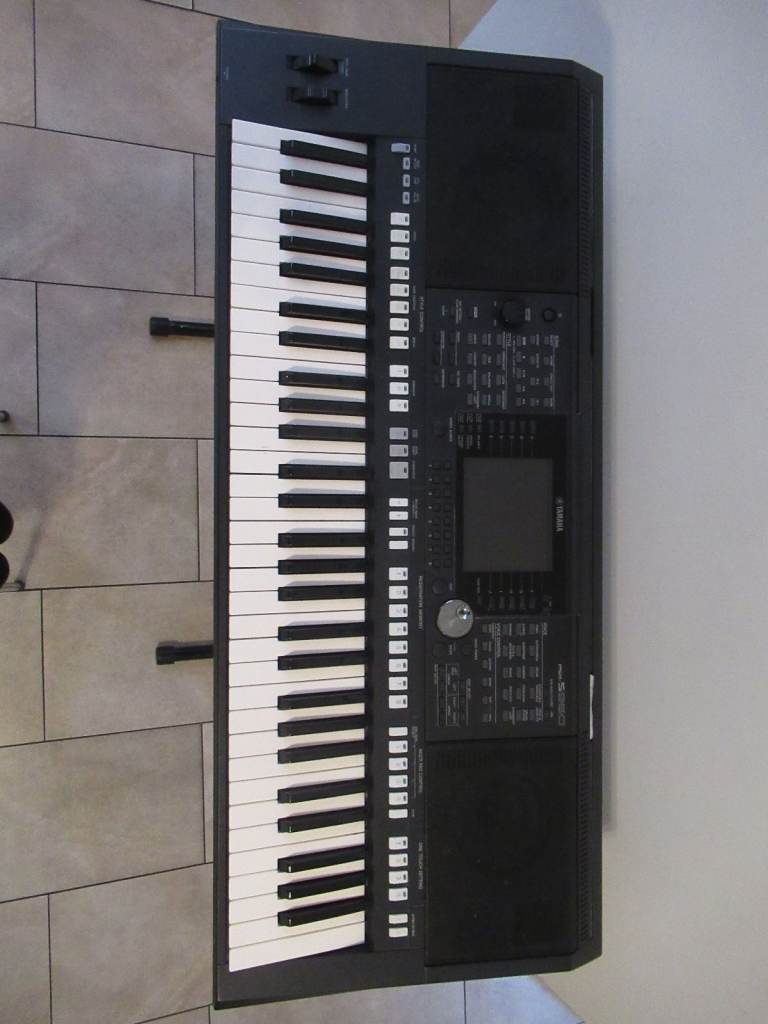 image for Yamaha PSR-S950 Keyboard with stand