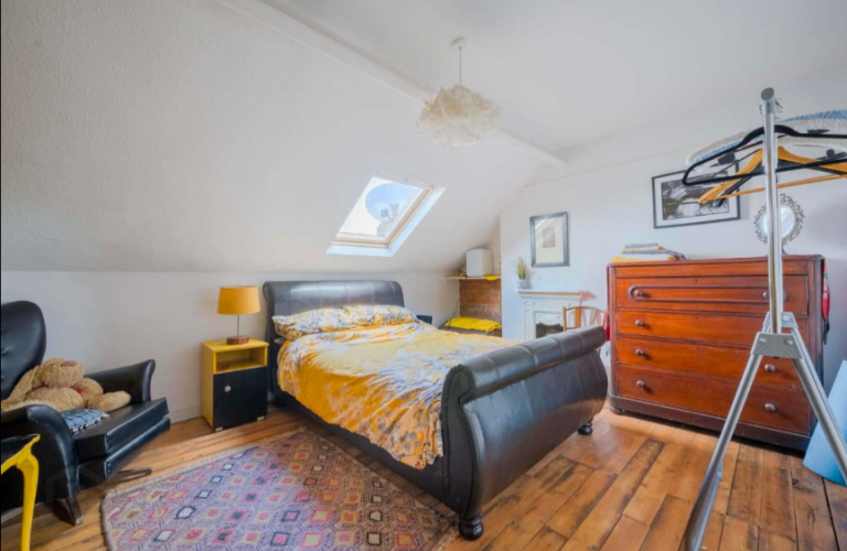 Beautiful room with ensuite in fab eclectic house, Bangor central.