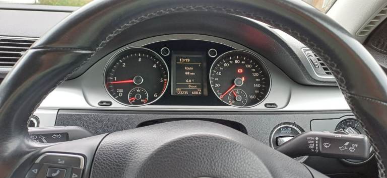 Volkswagen, PASSAT, Saloon, 2011, Manual, 1598 (cc), 4 doors