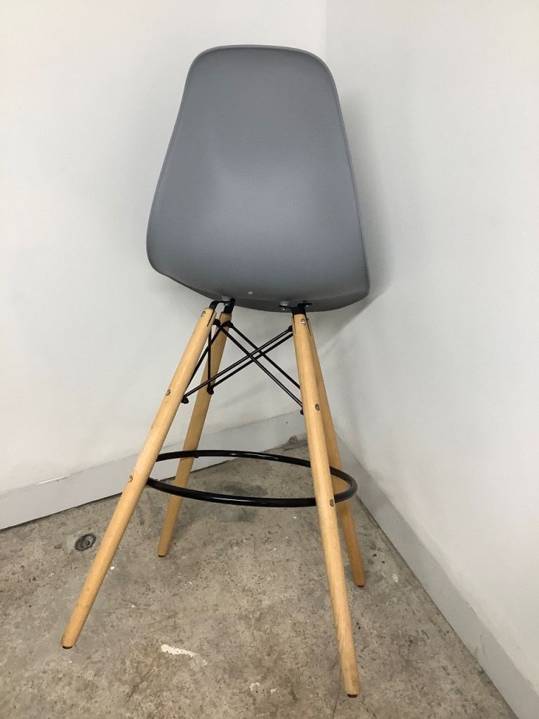 Grey Bar Stool with Wooden Legs – Good Condition