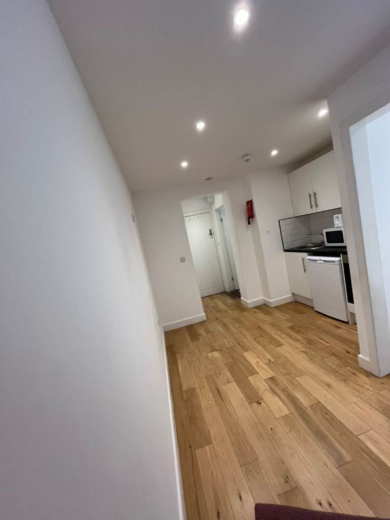 Bright, Self-Contained Studio – £930 per Month (All-Inclusive) | Bournemouth Town Centre